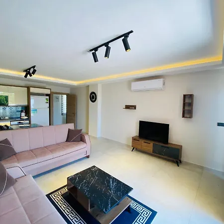 Sogucakta 2+1 Terasli Denize Yakin Luks Appartement Kuşadası